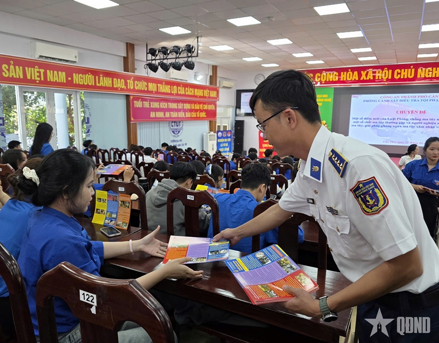 Cần Thơ: Nhân lên ý thức bảo vệ chủ quyền biển đảo và xây “lá chắn” cho giới trẻ trước hiểm họa ma túy